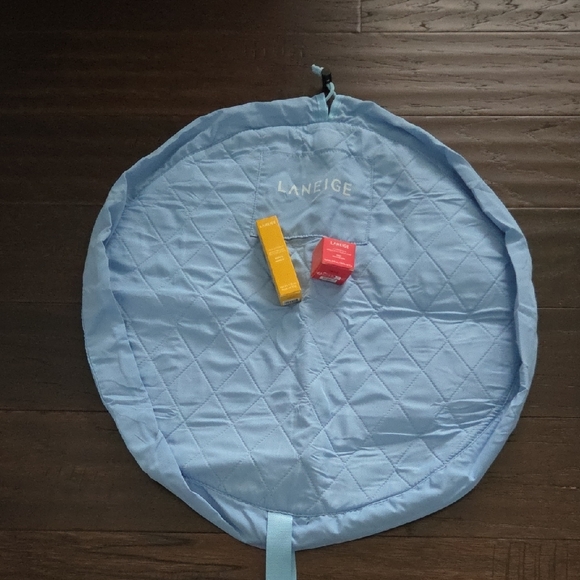 LANEIGE Light Blue Quilted Bag with Mango Lip Glowy Balm and Berry Lip Mask - Picture 1 of 5